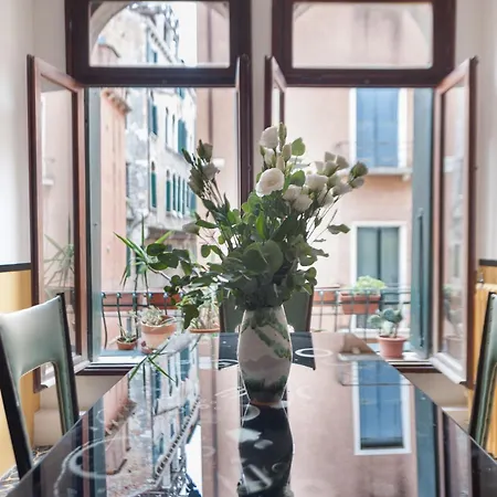 Sant'angelo Canal View Apartamento *