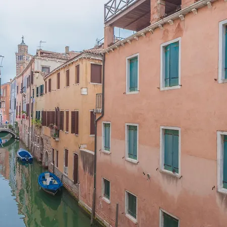 Sant'angelo Canal View Apartment Venice