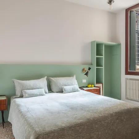 Sant'angelo Canal View Apartmán *