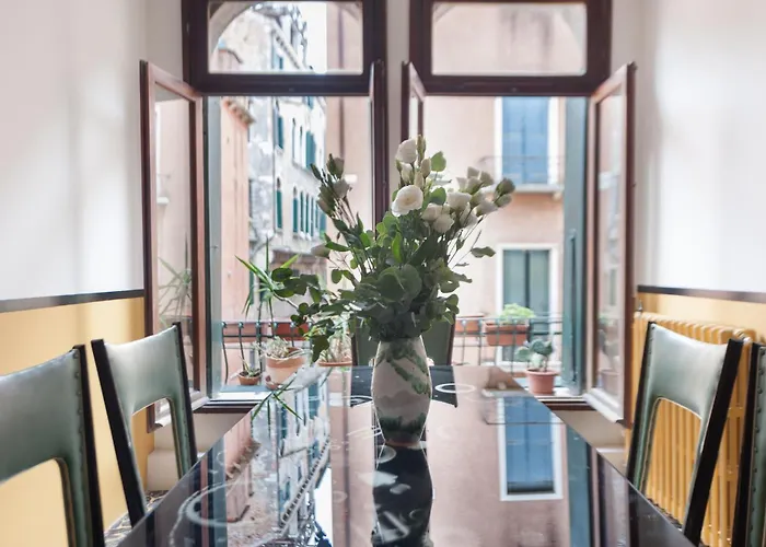 Sant'angelo Canal View Apartamento *